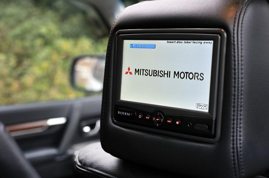  Mitsubishi Shogun Black 2012 года  (UK) (фото 8 из 85)